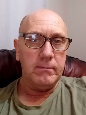 English men looking for love