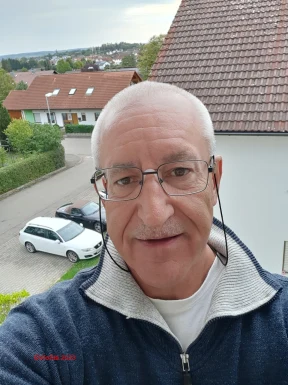 <span>Wolfgang, 62</span>&nbsp;<span style='width: 25px; height: 16px; float: right; background-image: url(/bitmaps/flags_small/DE.PNG)'>&nbsp;</span><br><span>Balingen, 德国</span>&nbsp;<input type='button' class='joinbtn' style='float: right' value='JOIN NOW' />