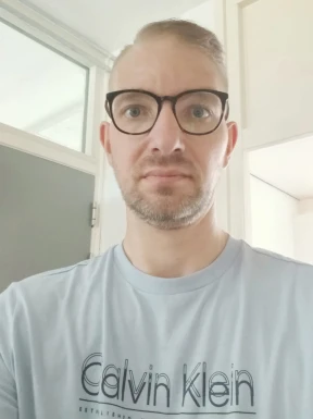 <span>Ronald, 41</span>&nbsp;<span style='width: 25px; height: 16px; float: right; background-image: url(/bitmaps/flags_small/NL.PNG)'>&nbsp;</span><br><span>Bodegraven, Netherlands</span>&nbsp;<input type='button' class='joinbtn' style='float: right' value='JOIN NOW' />