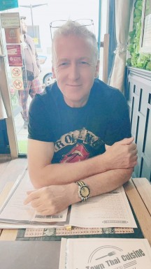 <span>Shaun, 66</span> <span style='width: 25px; height: 16px; float: right; background-image: url(/bitmaps/flags_small/UK.PNG)'> </span><br><span>Gloucester, 英国</span> <input type='button' class='joinbtn' style='float: right' value='JOIN NOW' />