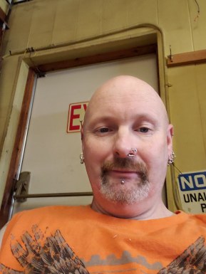 <span>Stephen, 55</span>&nbsp;<span style='width: 25px; height: 16px; float: right; background-image: url(/bitmaps/flags_small/US.PNG)'>&nbsp;</span><br><span>Chicago, United States of America</span>&nbsp;<input type='button' class='joinbtn' style='float: right' value='JOIN NOW' />