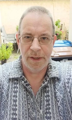 <span>Dietmar, 57</span> <span style='width: 25px; height: 16px; float: right; background-image: url(/bitmaps/flags_small/PH.PNG)'> </span><br><span>Daanbantaya, Filipinas</span> <input type='button' class='joinbtn' style='float: right' value='JOIN NOW' />