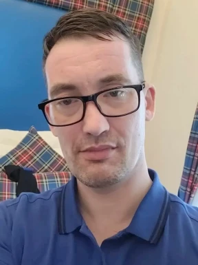 English men looking for love