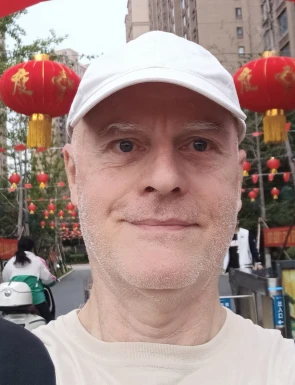 English men looking for love