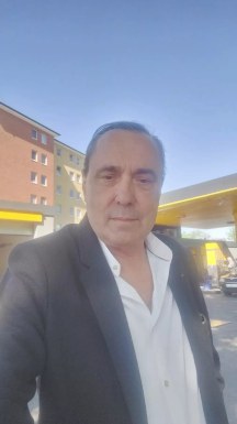 <span>Peter , 56</span>&nbsp;<span style='width: 25px; height: 16px; float: right; background-image: url(/bitmaps/flags_small/DE.PNG)'>&nbsp;</span><br><span>Platz, Germany</span>&nbsp;<input type='button' class='joinbtn' style='float: right' value='JOIN NOW' />